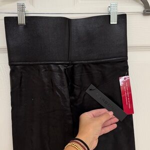 Carbon38 Shiny Black Leggings